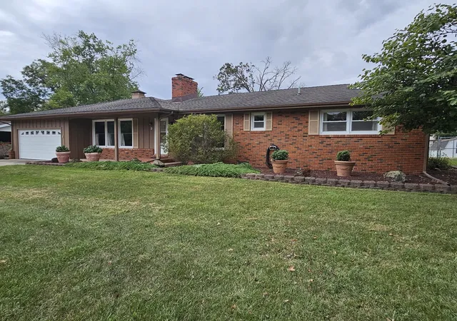 Photo 1 of Single family home for sale at 3 Linnview Dr, Mt Vernon, IL 62864 | MLS# 12771321 | Listing updated on 2026-10-04