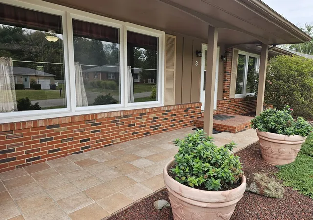 Photo 3 of Single family home for sale at 3 Linnview Dr, Mt Vernon, IL 62864 | MLS# 12771321 | Listing updated on 2026-10-04
