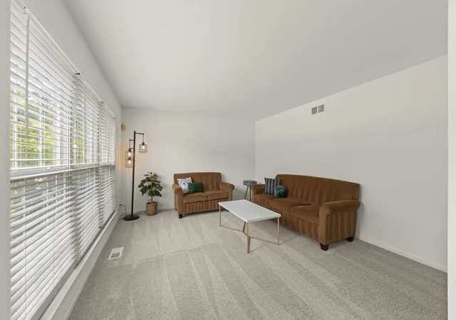 Photo 3 of Single family home for sale at 71 Cold Spring Ct, Aurora, IL 60506 | MLS# 12771327 | Listing updated on 2026-10-04
