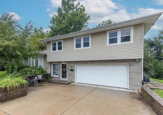 Photo 2 of Single family home for sale at 2715 8th Street, East Moline, IL 61244 | MLS# 12771332 | Listing updated on 2026-10-02