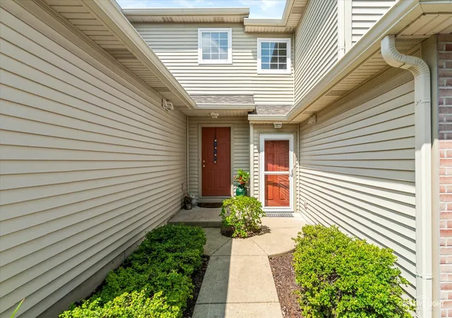 Photo 3 of Townhouse for sale at 54 Rolling Oaks Rd #C, Sugar Grove, IL 60554 | MLS# 12771340 | Listing updated on 2026-10-04