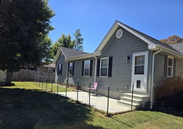 Photo 3 of Single family home for sale at 2 Acorn Dr, Harrisburg, IL 62946 | MLS# 12771341 | Listing updated on 2026-10-04