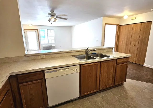 Listing Photo 4 - Condo for sale in building located at 1443 Mcclure Rd, Aurora, IL 60505 - Unit #207