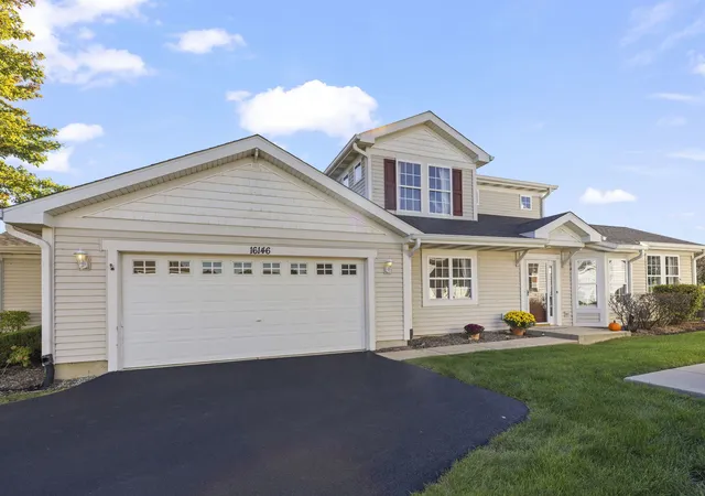 Photo 2 of Townhouse for sale at 16146 Huron St, Crest Hill, IL 60403 | MLS# 12771360 | Listing updated on 2026-10-05
