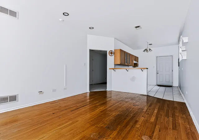 Photo 2 of Condo for sale at 1942 E 72nd Place #2A, Chicago, IL 60649 | MLS# 12771373 | Listing updated on 2026-10-05