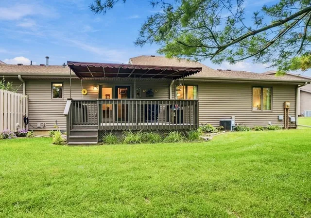Photo 3 of Townhouse for sale at 113 Manor Cir, Bloomington, IL 61704 | MLS# 12771374 | Listing updated on 2026-10-05