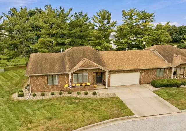 Photo 3 of Townhouse for sale at 113 Manor Cir, Bloomington, IL 61704 | MLS# 12771374 | Listing updated on 2026-10-05