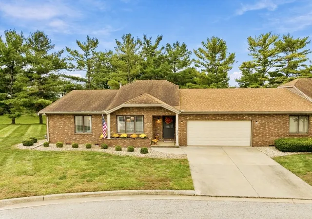 Photo 2 of Townhouse for sale at 113 Manor Cir, Bloomington, IL 61704 | MLS# 12771374 | Listing updated on 2026-10-05