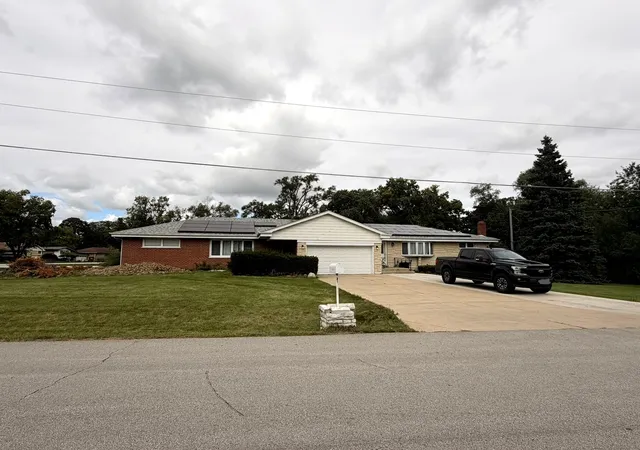 Photo 3 of Single family home for sale at 21w146 Tee Ln, Itasca, IL 60143 | MLS# 12771385 | Listing updated on 2026-10-04