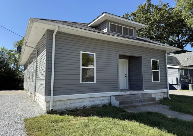 Photo 1 of Single family home for sale at 810 N Monroe St, Marion, IL 62959 | MLS# 12771387 | Listing updated on 2026-10-06