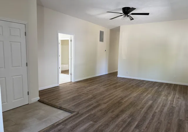 Photo 3 of Single family home for sale at 810 N Monroe St, Marion, IL 62959 | MLS# 12771387 | Listing updated on 2026-10-06