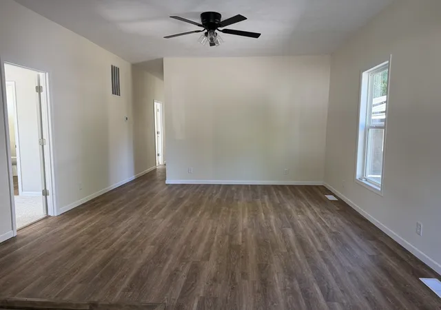 Photo 3 of Single family home for sale at 810 N Monroe St, Marion, IL 62959 | MLS# 12771387 | Listing updated on 2026-10-06