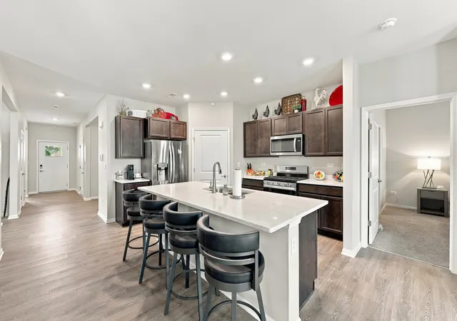 Photo 4 of Single family home for sale at 6 Eineke Ct, Algonquin, IL 60102 | MLS# 12771388 | Listing updated on 2026-10-06