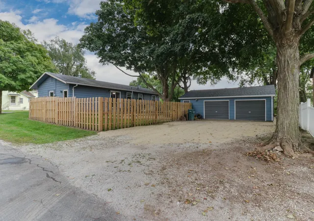 Photo 3 of Single family home for sale at 205 S Miller, Clinton, IL 61727 | MLS# 12771441 | Listing updated on 2026-10-03