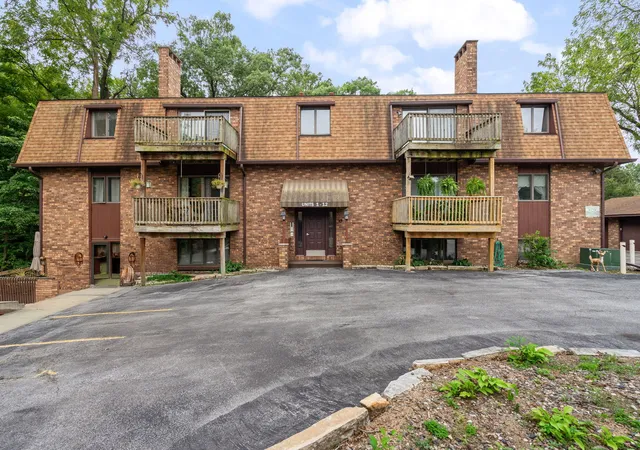 Listing Photo 1 - Condo for sale in building located at 3626 38th St, Rock Island, IL 61201 - Unit #12