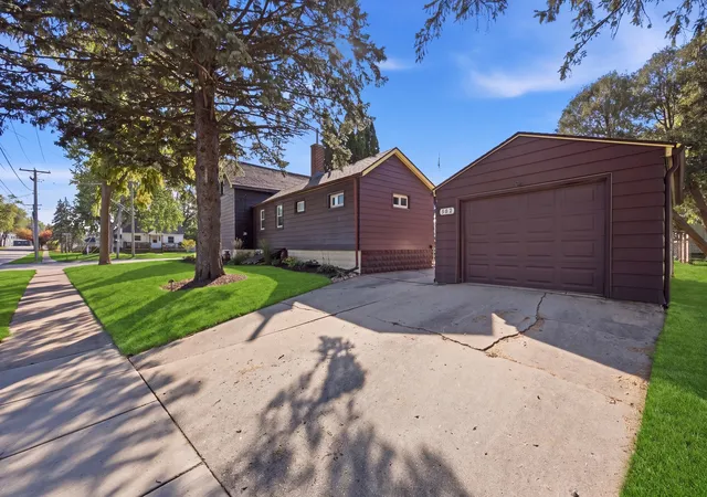 Photo 3 of Single family home for sale at 493 E Exchange St, Sycamore, IL 60178 | MLS# 12771472 | Listing updated on 2026-10-07