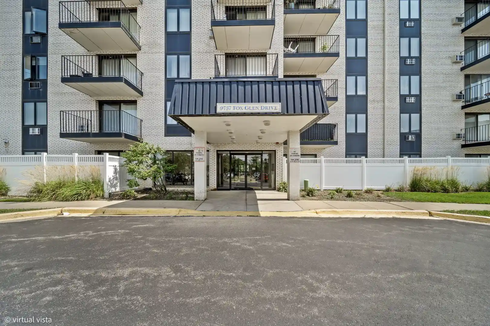 Listing Photo 1 - Condo for sale in 9737 N Fox Gln Dr located at 9737 N Fox Gln Dr, Niles, IL 60714 - Unit #1G