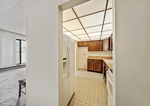 Listing Photo 5 - Condo for sale in building located at 9737 N Fox Gln Dr, Niles, IL 60714 - Unit #1G
