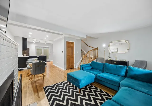 Photo 4 of Townhouse for sale at 245 S Oak Park Ave #C, Oak Park, IL 60302 | MLS# 12771497 | Listing updated on 2026-10-20