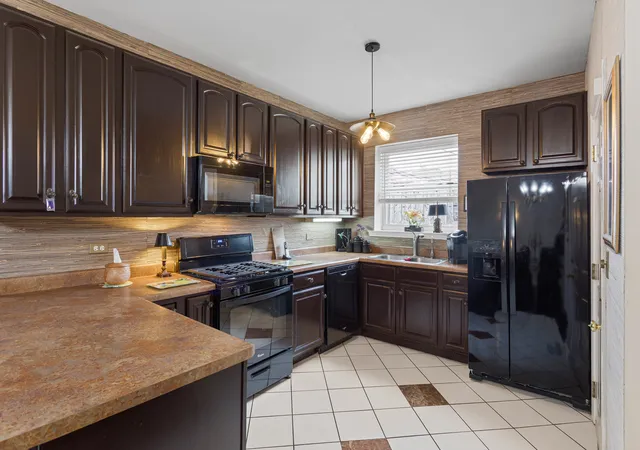 Listing Photo 5 - Condo for sale in building located at 3512 W Leland Ave, Chicago, IL 60625 - Unit #1