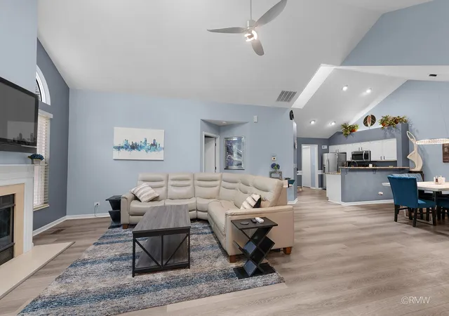 Photo 3 of Townhouse for sale at 183 Canterbury Ct, Bloomingdale, IL 60108 | MLS# 12771505 | Listing updated on 2026-10-01
