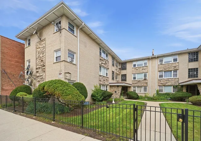 Photo 2 of Condo for sale at 6968 W Diversey Ave #8, Chicago, IL 60707 | MLS# 12771509 | Listing updated on 2026-09-28