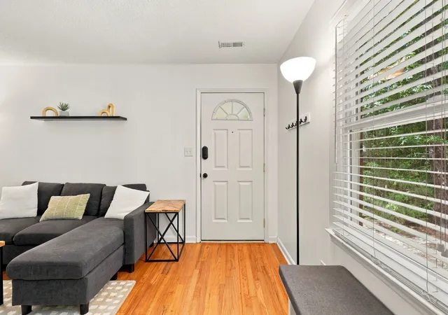 Listing Photo 4 - Condo for sale in building located at 371 Umstead Dr, Chapel Hill, NC 27516 - Unit #A