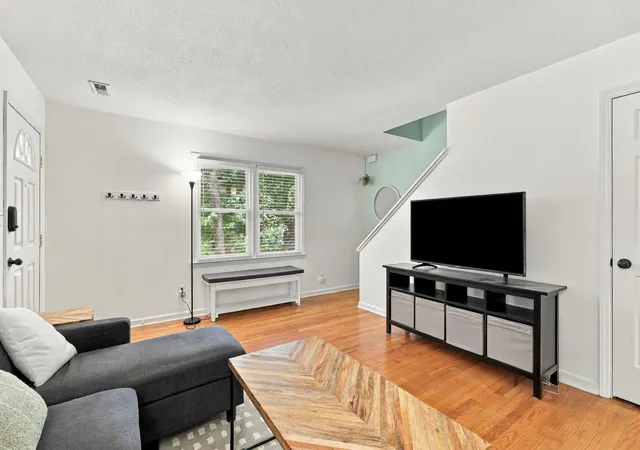 Listing Photo 5 - Condo for sale in building located at 371 Umstead Dr, Chapel Hill, NC 27516 - Unit #A