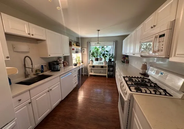 Listing Photo 5 - Condo for sale in building located at 270 Kings Mill Ct, Schaumburg, IL 60193 - Unit #A1