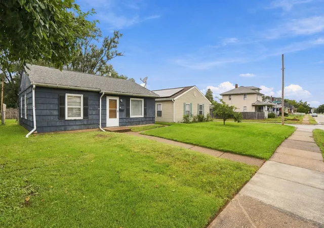 Photo 2 of Townhouse for sale at 1904 9th Street, Rock Island, IL 61201 | MLS# 12771524 | Listing updated on 2026-10-04