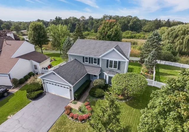 Photo 3 of Single family home for sale at 1285 Berkshire Ln, Barrington, IL 60010 | MLS# 12771529 | Listing updated on 2026-10-06