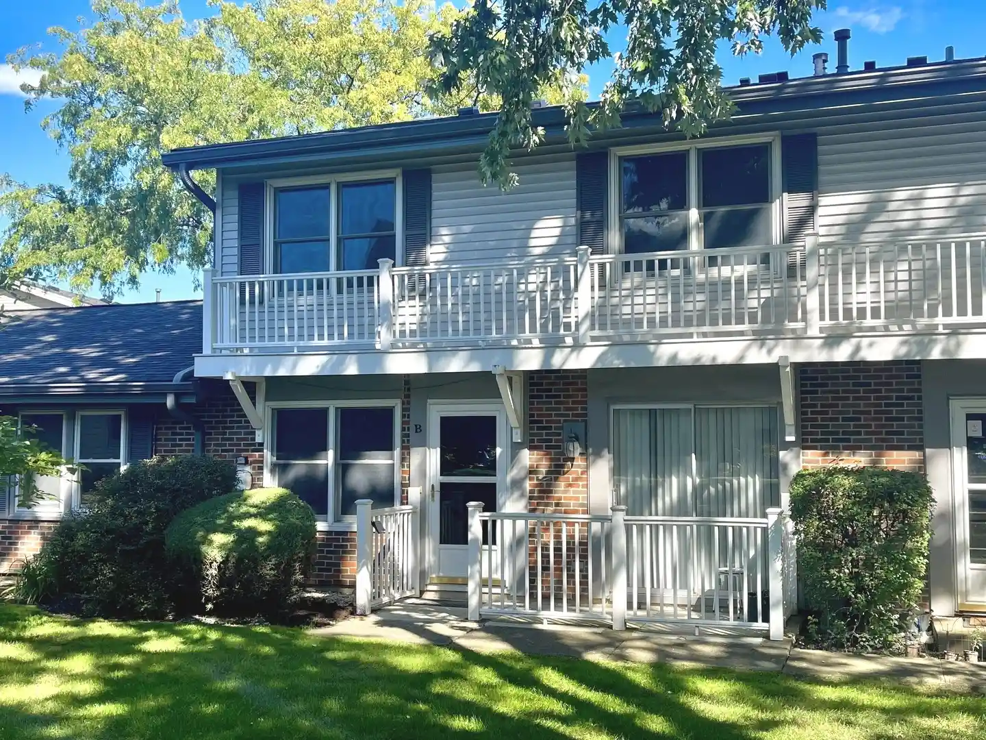 Listing Photo 2 - Condo for sale in 203 Emerson Ct located at 203 Emerson Ct, Bloomingdale, IL 60108 - Unit 203 Emerson Ct