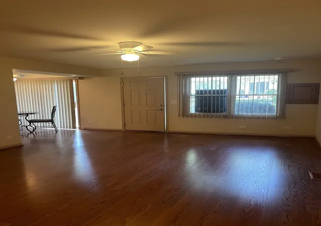 Listing Photo 4 - Condo for sale in building located at 203 Emerson Ct, Bloomingdale, IL 60108 - Unit #B