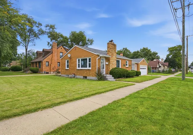 Photo 2 of Single family home for sale at 1270 Van St, Elgin, IL 60123 | MLS# 12771533 | Listing updated on 2026-09-30
