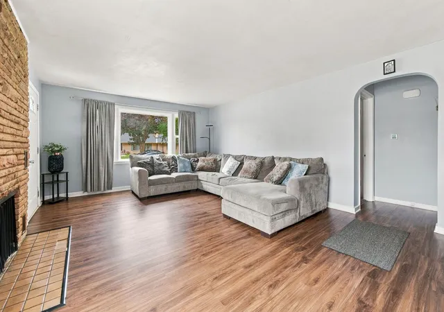 Photo 3 of Single family home for sale at 1270 Van St, Elgin, IL 60123 | MLS# 12771533 | Listing updated on 2026-09-30