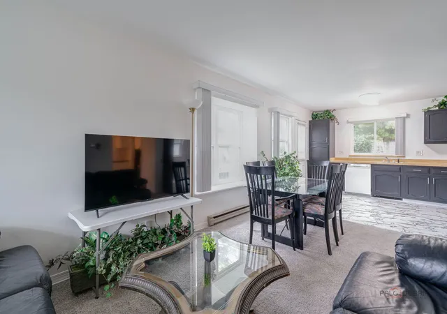 Listing Photo 4 - Condo for sale in building located at 7108 Balboa Ln, Fox Lake, IL 60020