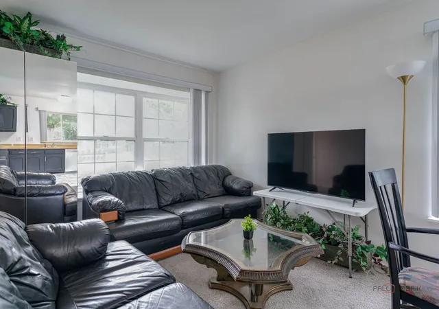 Listing Photo 5 - Condo for sale in building located at 7108 Balboa Ln, Fox Lake, IL 60020