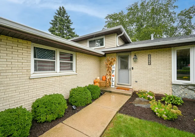 Photo 2 of Single family home for sale at 9s125 Florence Ave, Downers Grove, IL 60516 | MLS# 12771537 | Listing updated on 2026-10-05