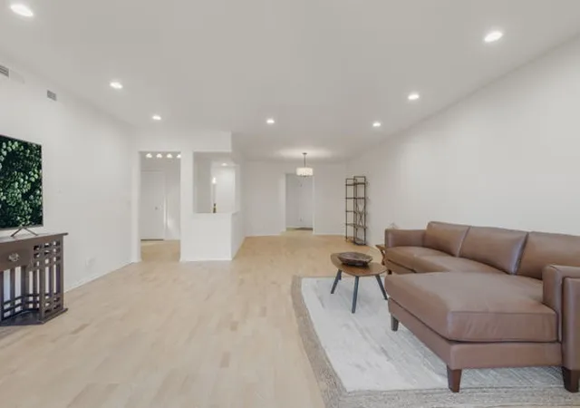 Photo 4 of Condo for sale at 5320 N Lowell Ave #506, Chicago, IL 60630 | MLS# 12771554 | Listing updated on 2026-10-06
