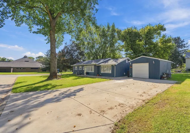 Photo 1 of Single family home for sale at 2916 28th Avenue, Rock Island, IL 61201 | MLS# 12771570 | Listing updated on 2026-10-05