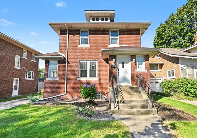 Photo 2 of Single family home for sale at 411 Cornelia St, Joliet, IL 60435 | MLS# 12771595 | Listing updated on 2026-10-06