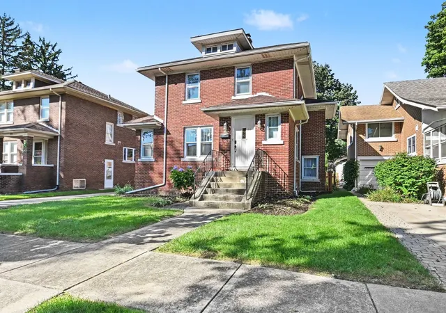 Photo 3 of Single family home for sale at 411 Cornelia St, Joliet, IL 60435 | MLS# 12771595 | Listing updated on 2026-10-06