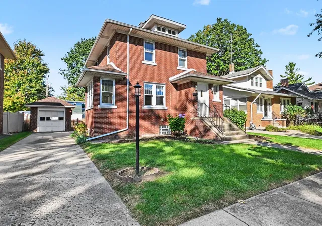 Photo 3 of Single family home for sale at 411 Cornelia St, Joliet, IL 60435 | MLS# 12771595 | Listing updated on 2026-10-06