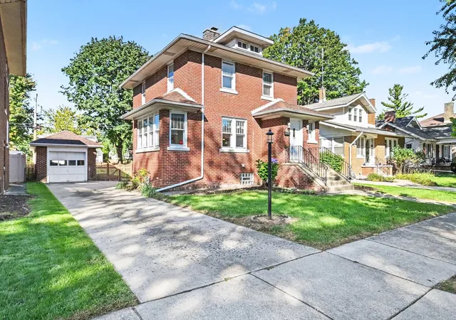 Photo 4 of Single family home for sale at 411 Cornelia St, Joliet, IL 60435 | MLS# 12771595 | Listing updated on 2026-10-06