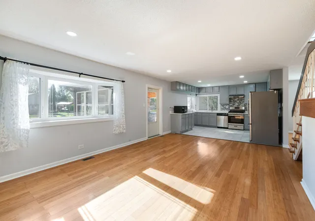 Photo 4 of Single family home for sale at 5810 Easton Ct, Hanover Park, IL 60133 | MLS# 12771611 | Listing updated on 2026-10-07