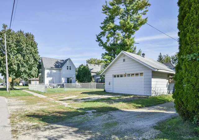 Photo 3 of Single family home for sale at 412 Prospect St, Kirkland, IL 60146 | MLS# 12771616 | Listing updated on 2026-10-05