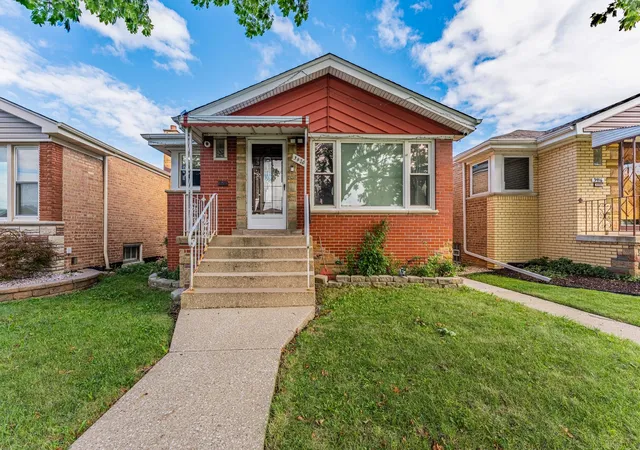 Photo 1 of Single family home for sale at 3920 W 84th Place, Chicago, IL 60652 | MLS# 12771617 | Listing updated on 2026-09-29