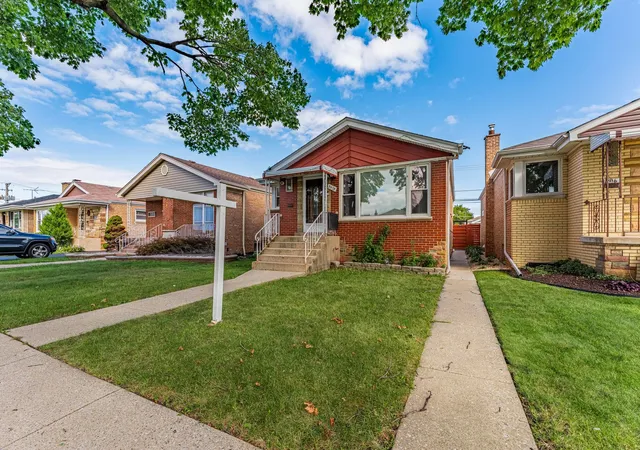 Photo 3 of Single family home for sale at 3920 W 84th Place, Chicago, IL 60652 | MLS# 12771617 | Listing updated on 2026-09-29