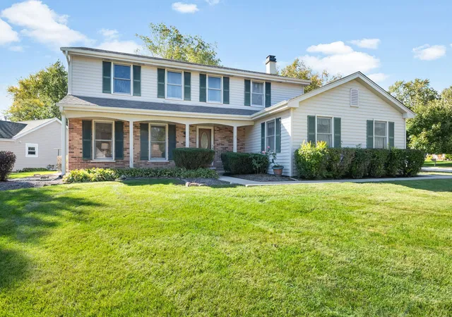 Photo 1 of Single family home for sale at 1717 Victoria Rd, Mundelein, IL 60060 | MLS# 12771639 | Listing updated on 2026-10-07