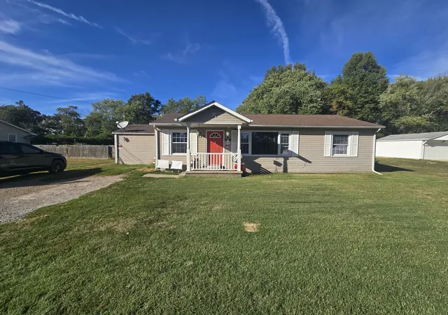 Photo 3 of Sale Pending at 720 Airport Rd, Mt Vernon, IL 62864 | MLS# 12771642 | Listing updated on 2026-10-05